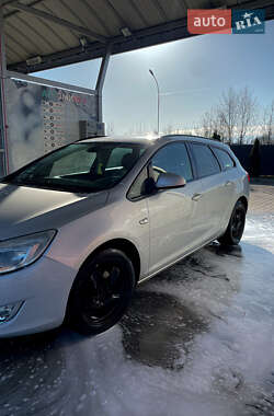 Универсал Opel Astra 2011 в Иршаве