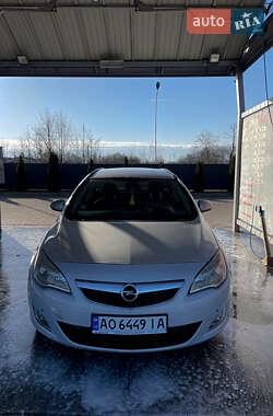 Универсал Opel Astra 2011 в Иршаве