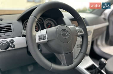 Универсал Opel Astra 2010 в Дрогобыче