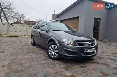 Универсал Opel Astra 2010 в Ровно