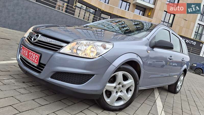 Універсал Opel Astra 2009 в Луцьку