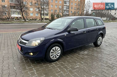 Универсал Opel Astra 2012 в Дубно