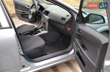 Хэтчбек Opel Astra 2011 в Львове