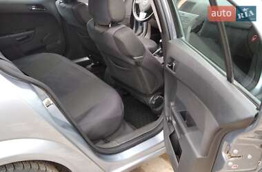 Хэтчбек Opel Astra 2011 в Львове