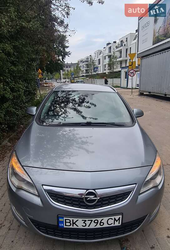 Универсал Opel Astra 2011 в Луцке