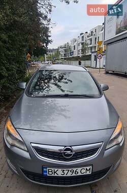 Универсал Opel Astra 2011 в 