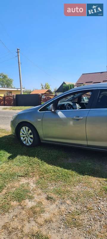 Универсал Opel Astra 2011 в Луцке