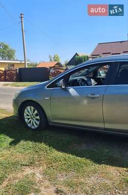 Универсал Opel Astra 2011 в 