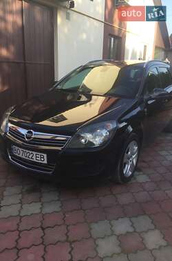 Універсал Opel Astra 2010 в Тернополі