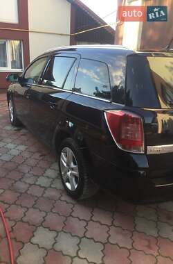 Універсал Opel Astra 2010 в Тернополі