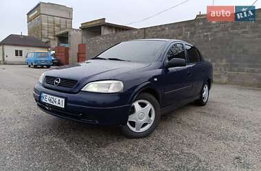 Седан Opel Astra 2006 в Новом Буге