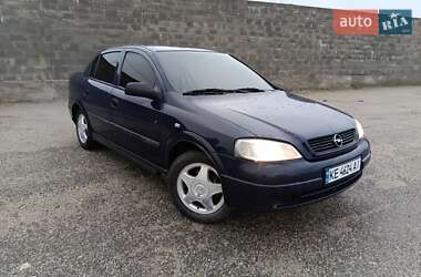 Седан Opel Astra 2006 в Новом Буге