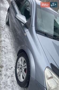 Хэтчбек Opel Astra 2007 в 