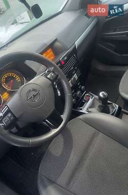 Хэтчбек Opel Astra 2007 в 