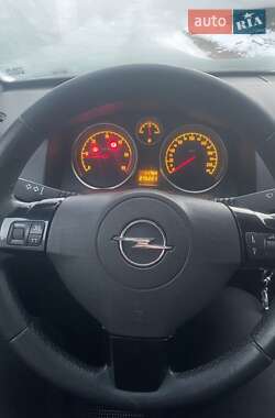 Хэтчбек Opel Astra 2007 в 