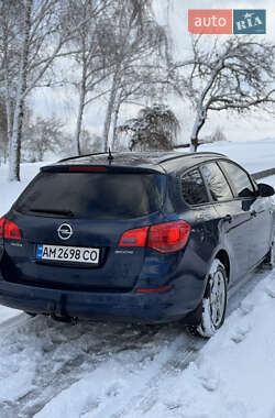 Універсал Opel Astra 2012 в Житомирі