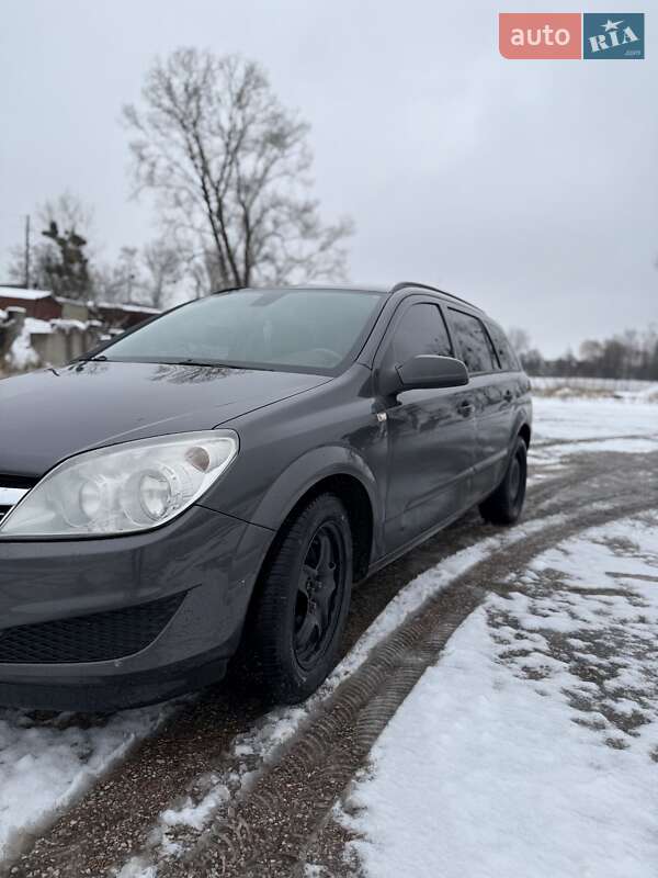 Универсал Opel Astra 2008 в Новом Роздоле