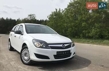 Универсал Opel Astra 2010 в Ровно