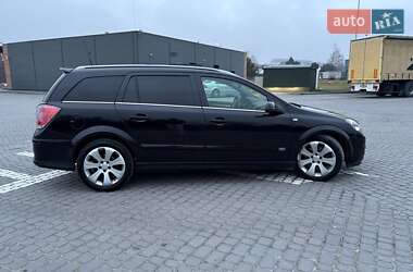 Універсал Opel Astra 2006 в Пустомитах