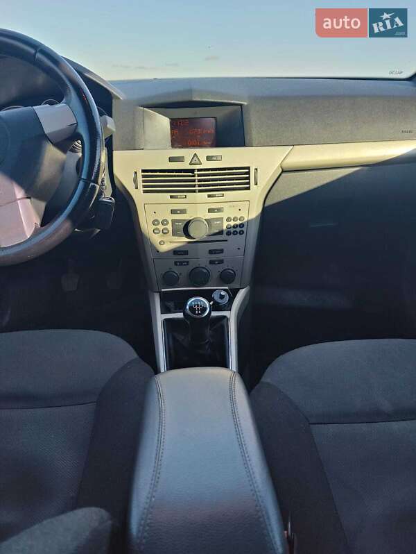 Хэтчбек Opel Astra 2008 в Южном фото 19 Хэтчбек Opel Astra 2008 в Южном