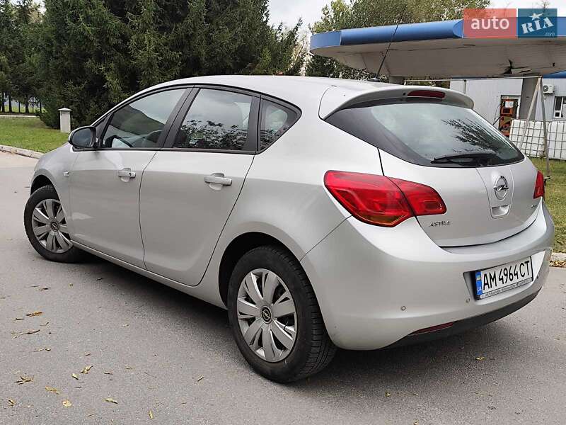 Хэтчбек Opel Astra 2010 в Бердичеве