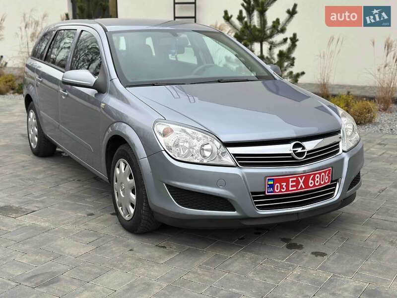 Універсал Opel Astra 2009 в Полтаві