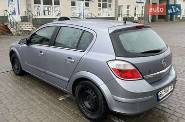 Хетчбек Opel Astra 2004 в Стрию