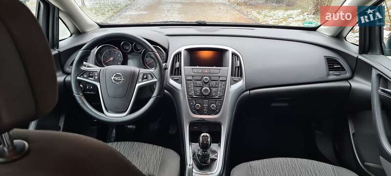 Универсал Opel Astra 2015 в Киеве