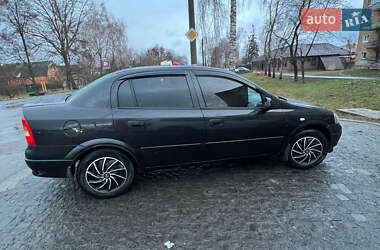 Седан Opel Astra 2008 в Ромнах