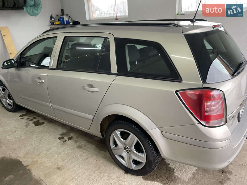 Универсал Opel Astra 2008 в Черновцах