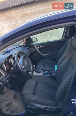 Універсал Opel Astra 2013 в Жидачові