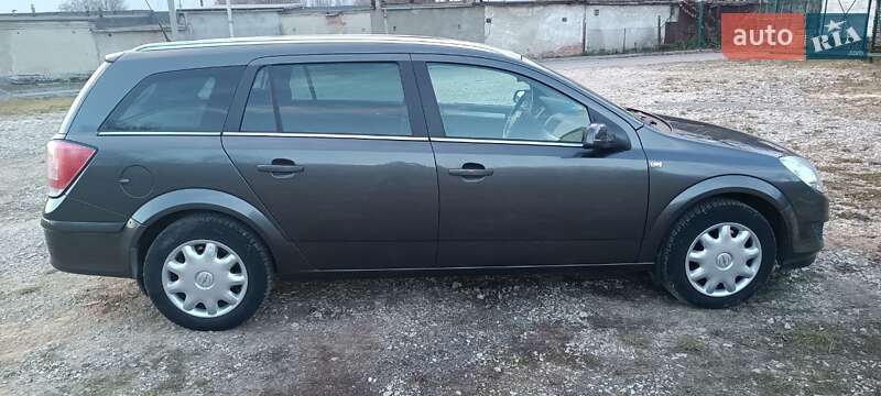 Універсал Opel Astra 2009 в Тернополі