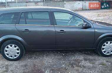 Універсал Opel Astra 2009 в Тернополі