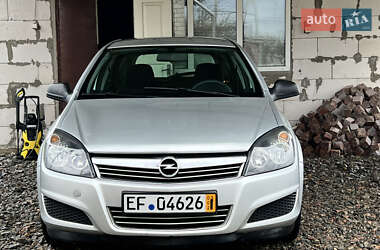 Універсал Opel Astra 2012 в Первомайську