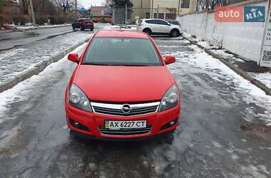 Хэтчбек Opel Astra 2012 в 