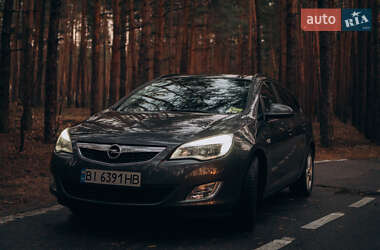 Універсал Opel Astra 2011 в Полтаві