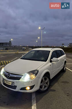 Універсал Opel Astra 2010 в Львові