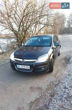 Хетчбек Opel Astra 2014 в Львові