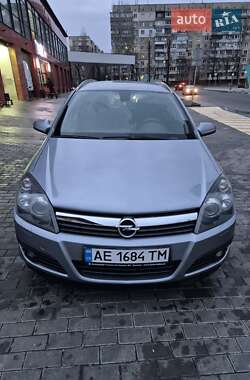 Універсал Opel Astra 2006 в Дніпрі