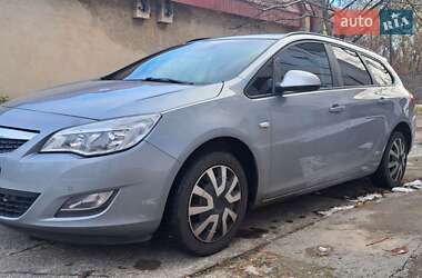 Універсал Opel Astra 2011 в Рівному