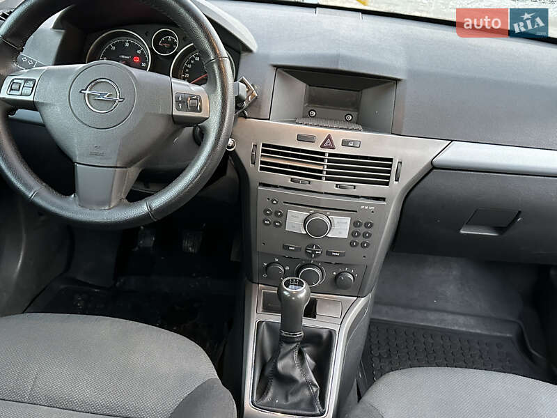Универсал Opel Astra 2006 в Нежине