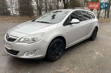 Універсал Opel Astra 2011 в Києві