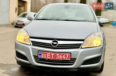 Універсал Opel Astra 2009 в Рівному