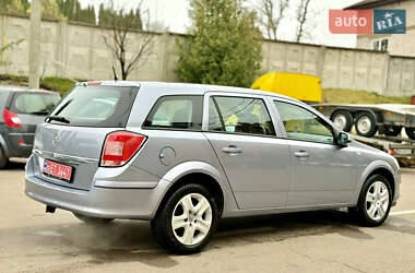 Універсал Opel Astra 2009 в Рівному