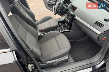 Универсал Opel Astra 2010 в 