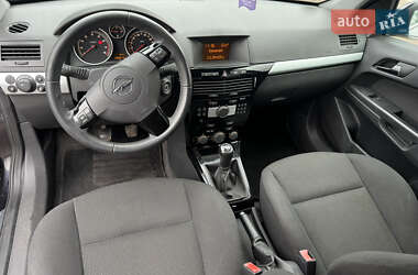 Универсал Opel Astra 2010 в 