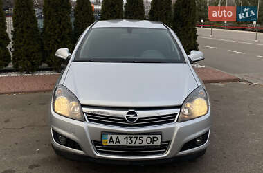 Хэтчбек Opel Astra 2014 в Киеве