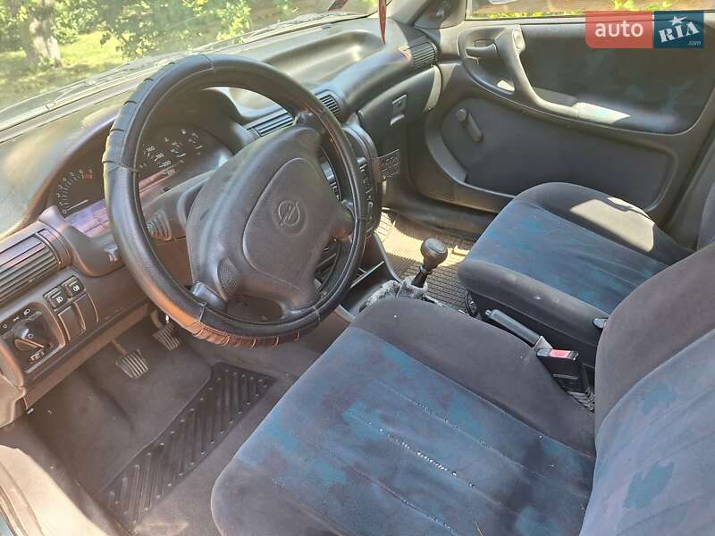 Універсал Opel Astra 1995 в Києві