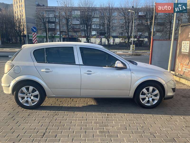 Opel Astra 2011