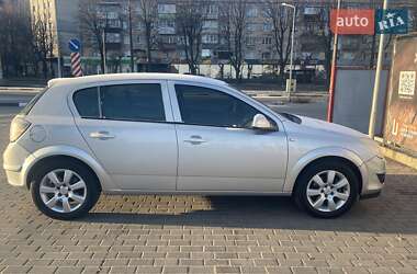 Хетчбек Opel Astra 2011 в 